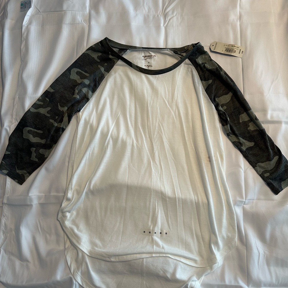 Arizona Jean Company White and Camouflage 3/4 Length Sleeve Top